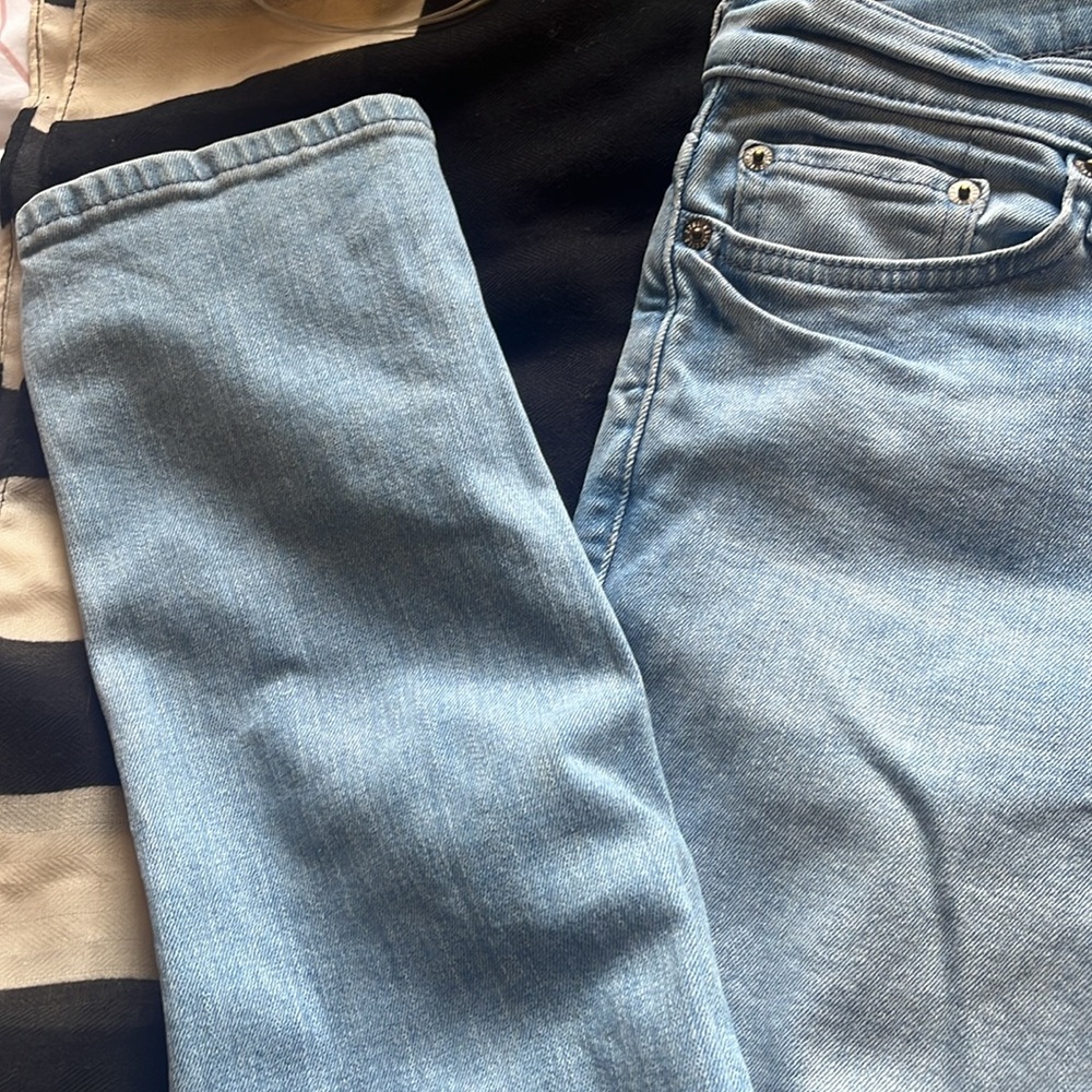 Light Wash Skinny Jeans - Picture 4 of 7